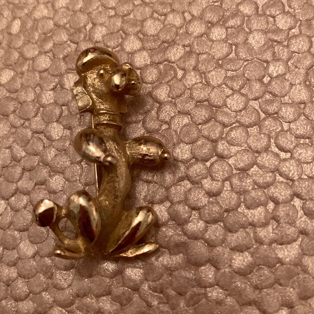 Vintage signed Sarah Coventry Gold Poodle dog pin brooch!